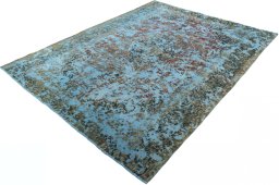 Corner detail of 1950s Vintage rug showing border pattern and Wool pile