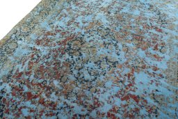 Backside of handmade 1950s Vintage rug showing knot structure and weave density