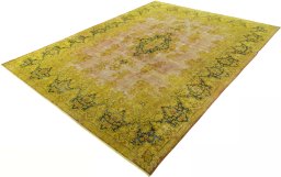 Corner detail of 1950s Vintage rug showing border pattern and Wool pile