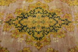 Central medallion detail of 1950s Vintage rug from Pakistan