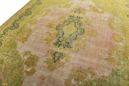 Backside of handmade 1950s Vintage rug showing knot structure and weave density