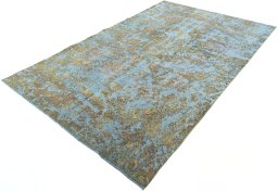 Corner detail of 1950s Vintage rug showing border pattern and Wool pile