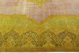 Corner detail of 1950s Vintage rug showing border pattern and Wool pile