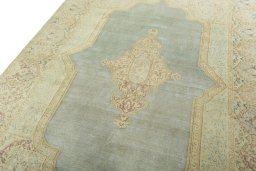 Backside of handmade 1950s Vintage rug showing knot structure and weave density