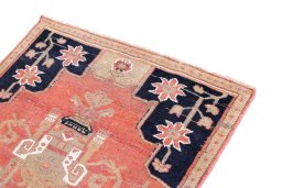 Surface texture of 1985s Vintage rug with natural Wool and intricate pattern