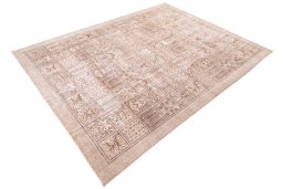 Corner detail of 1950s Vintage rug showing border pattern and Wool pile