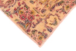 Central medallion detail of 1960s Vintage rug from Iran / Persia
