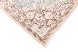 Central medallion detail of 1950s Vintage rug from Iran / Persia