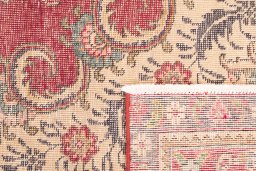 Central medallion detail of 1965s Vintage rug from Iran / Persia