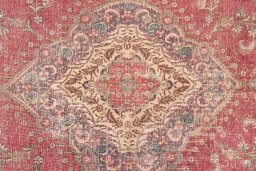 Corner detail of 1965s Vintage rug showing border pattern and Wool pile