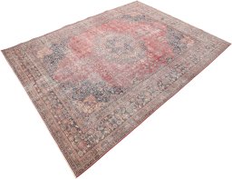 Corner detail of 1980s Vintage rug showing border pattern and Wool pile