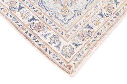 Central medallion detail of 1970s Vintage rug from Iran / Persia