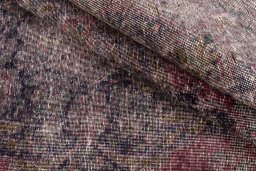 Corner detail of 1955s Vintage rug showing border pattern and Wool pile