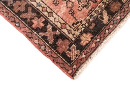 Central medallion detail of 1950s Vintage rug from Iran / Persia