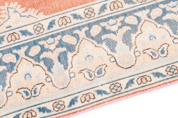 Backside of handmade 1955s Vintage rug showing knot structure and weave density