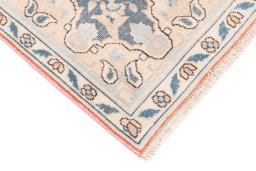 Central medallion detail of 1955s Vintage rug from Iran / Persia