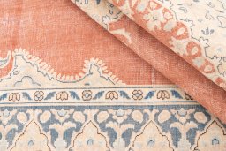 Corner detail of 1955s Vintage rug showing border pattern and Wool pile