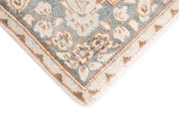 Central medallion detail of 1960s Vintage rug from Iran / Persia
