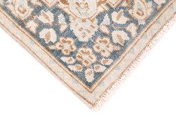 Central medallion detail of 1955s Vintage rug from Iran / Persia