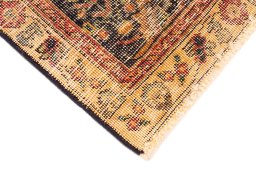 Central medallion detail of 1945s Vintage rug from Iran / Persia