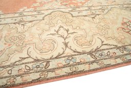 Backside of handmade 1970s Vintage rug showing knot structure and weave density