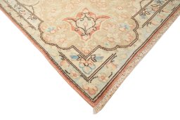 Central medallion detail of 1970s Vintage rug from Iran / Persia