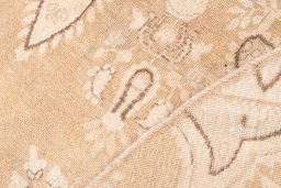 Central medallion detail of 1970s Vintage rug from Iran / Persia