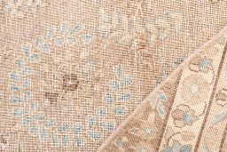 Central medallion detail of 1970s Vintage rug from Iran / Persia