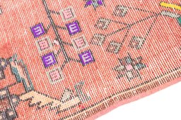 Backside of handmade 1975s Vintage rug showing knot structure and weave density