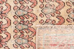 Close-up detail of 1976s Vintage rug from Iran / Persia showing Wool weave