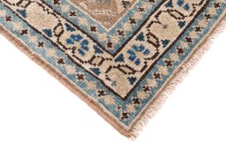 Central medallion detail of 1970s Vintage rug from Iran / Persia