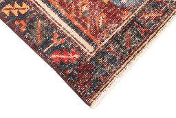 Central medallion detail of 1972s Vintage rug from Iran / Persia