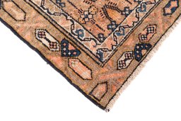 Central medallion detail of 1970s Vintage rug from Iran / Persia