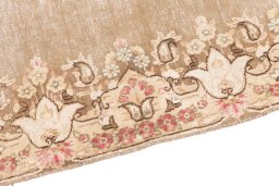 Backside of handmade 1995s Vintage rug showing knot structure and weave density
