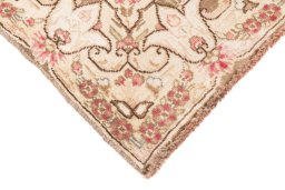 Central medallion detail of 1995s Vintage rug from Iran / Persia