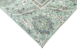 Central medallion detail of 1955s Vintage rug from Iran / Persia