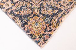 Central medallion detail of 1977s Vintage rug from Iran / Persia