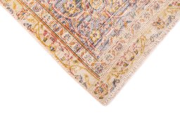 Central medallion detail of 1975s Vintage rug from Iran / Persia