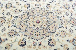 Central medallion detail of New Kashan rug from Iran / Persia