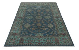 Surface texture of New Farahan rug with natural Wool and intricate pattern