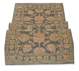 Central medallion detail of New Farahan rug from Pakistan