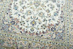 Close-up detail of New Kashan rug from Iran / Persia showing Wool weave