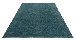 Surface texture of New Farahan rug with natural Wool and intricate pattern
