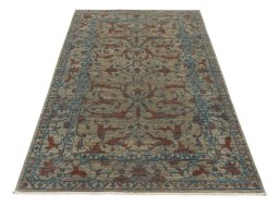 Surface texture of New Farahan rug with natural Wool and intricate pattern