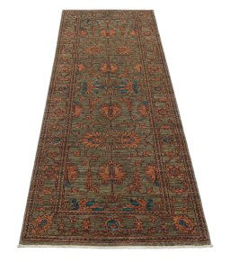 Surface texture of New Farahan rug with natural Wool and intricate pattern