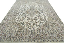 Surface texture of 2000s Kashan rug with natural Wool and intricate pattern