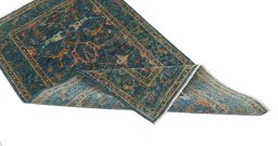 Central medallion detail of New Farahan rug from Pakistan