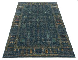 Surface texture of New Farahan rug with natural Wool and intricate pattern