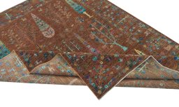 Central medallion detail of New Farahan rug from Pakistan