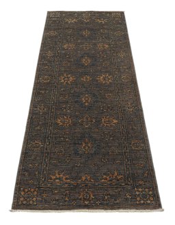 Surface texture of New Farahan rug with natural Wool and intricate pattern
